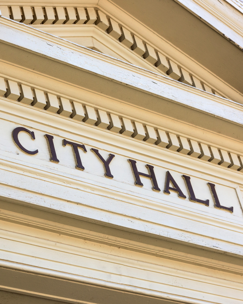 Photo of city hall building.